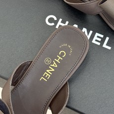 CHANE*|小香经典双C蝴蝶结夹脚平底人字拖鞋夏日的温柔贵气感皮面蝴蝶结轻落脚背双C金标藏着法式浪漫小 CHANE*|小香经典双C蝴蝶结夹脚平底人字拖鞋夏日的温柔贵气感皮面蝴蝶结轻落脚背双C金标藏着法式浪漫小