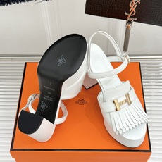 Hermès/爱马仕26WF新品H金属扣流苏防水台高跟凉鞋谁懂啊这双美到失语经典H扣刻入品牌灵魂灵动流苏 Hermès/爱马仕26WF新品H金属扣流苏防水台高跟凉鞋谁懂啊这双美到失语经典H扣刻入品牌灵魂灵动流苏