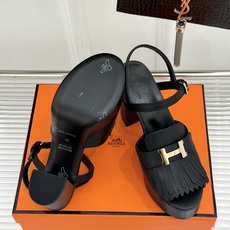 Hermès/爱马仕26WF新品H金属扣流苏防水台高跟凉鞋谁懂啊这双美到失语经典H扣刻入品牌灵魂灵动流苏 Hermès/爱马仕26WF新品H金属扣流苏防水台高跟凉鞋谁懂啊这双美到失语经典H扣刻入品牌灵魂灵动流苏