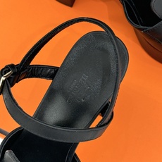 Hermès/爱马仕26WF新品H金属扣流苏防水台高跟凉鞋谁懂啊这双美到失语经典H扣刻入品牌灵魂灵动流苏 Hermès/爱马仕26WF新品H金属扣流苏防水台高跟凉鞋谁懂啊这双美到失语经典H扣刻入品牌灵魂灵动流苏