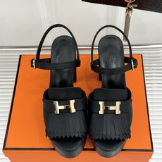Hermès/爱马仕26WF新品H金属扣流苏防水台高跟凉鞋谁懂啊这双美到失语经典H扣刻入品牌灵魂灵动流苏 Hermès/爱马仕26WF新品H金属扣流苏防水台高跟凉鞋谁懂啊这双美到失语经典H扣刻入品牌灵魂灵动流苏