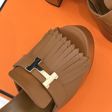 Hermès/爱马仕26WF新品H金属扣流苏防水台高跟凉鞋谁懂啊这双美到失语经典H扣刻入品牌灵魂灵动流苏 Hermès/爱马仕26WF新品H金属扣流苏防水台高跟凉鞋谁懂啊这双美到失语经典H扣刻入品牌灵魂灵动流苏