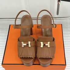 Hermès/爱马仕26WF新品H金属扣流苏防水台高跟凉鞋谁懂啊这双美到失语经典H扣刻入品牌灵魂灵动流苏 Hermès/爱马仕26WF新品H金属扣流苏防水台高跟凉鞋谁懂啊这双美到失语经典H扣刻入品牌灵魂灵动流苏