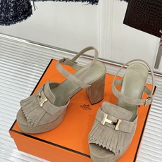 Hermès/爱马仕26WF新品H金属扣流苏防水台高跟凉鞋谁懂啊这双美到失语经典H扣刻入品牌灵魂灵动流苏 Hermès/爱马仕26WF新品H金属扣流苏防水台高跟凉鞋谁懂啊这双美到失语经典H扣刻入品牌灵魂灵动流苏