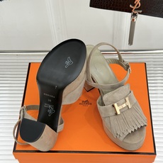 Hermès/爱马仕26WF新品H金属扣流苏防水台高跟凉鞋谁懂啊这双美到失语经典H扣刻入品牌灵魂灵动流苏 Hermès/爱马仕26WF新品H金属扣流苏防水台高跟凉鞋谁懂啊这双美到失语经典H扣刻入品牌灵魂灵动流苏