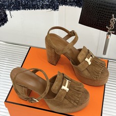 Hermès/爱马仕26WF新品H金属扣流苏防水台高跟凉鞋谁懂啊这双美到失语经典H扣刻入品牌灵魂灵动流苏 Hermès/爱马仕26WF新品H金属扣流苏防水台高跟凉鞋谁懂啊这双美到失语经典H扣刻入品牌灵魂灵动流苏
