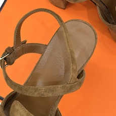 Hermès/爱马仕26WF新品H金属扣流苏防水台高跟凉鞋谁懂啊这双美到失语经典H扣刻入品牌灵魂灵动流苏 Hermès/爱马仕26WF新品H金属扣流苏防水台高跟凉鞋谁懂啊这双美到失语经典H扣刻入品牌灵魂灵动流苏