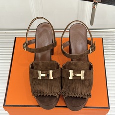 Hermès/爱马仕26WF新品H金属扣流苏防水台高跟凉鞋谁懂啊这双美到失语经典H扣刻入品牌灵魂灵动流苏 Hermès/爱马仕26WF新品H金属扣流苏防水台高跟凉鞋谁懂啊这双美到失语经典H扣刻入品牌灵魂灵动流苏