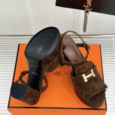 Hermès/爱马仕26WF新品H金属扣流苏防水台高跟凉鞋谁懂啊这双美到失语经典H扣刻入品牌灵魂灵动流苏 Hermès/爱马仕26WF新品H金属扣流苏防水台高跟凉鞋谁懂啊这双美到失语经典H扣刻入品牌灵魂灵动流苏