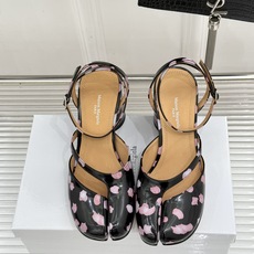 MaisonMargiela|MM6马吉拉复古分趾玛丽珍凉鞋MaisonMargiela又又又放大招啦! MaisonMargiela|MM6马吉拉复古分趾玛丽珍凉鞋MaisonMargiela又又又放大招啦!