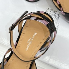 MaisonMargiela|MM6马吉拉复古分趾玛丽珍凉鞋MaisonMargiela又又又放大招啦! MaisonMargiela|MM6马吉拉复古分趾玛丽珍凉鞋MaisonMargiela又又又放大招啦!