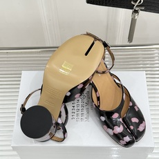 MaisonMargiela|MM6马吉拉复古分趾玛丽珍凉鞋MaisonMargiela又又又放大招啦! MaisonMargiela|MM6马吉拉复古分趾玛丽珍凉鞋MaisonMargiela又又又放大招啦!