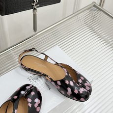 MaisonMargiela|MM6马吉拉复古分趾玛丽珍凉鞋MaisonMargiela又又又放大招啦! MaisonMargiela|MM6马吉拉复古分趾玛丽珍凉鞋MaisonMargiela又又又放大招啦!