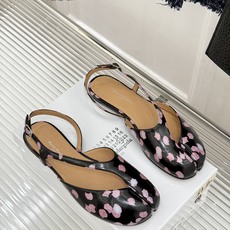 MaisonMargiela|MM6马吉拉复古分趾玛丽珍凉鞋MaisonMargiela又又又放大招啦! MaisonMargiela|MM6马吉拉复古分趾玛丽珍凉鞋MaisonMargiela又又又放大招啦!