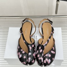 MaisonMargiela|MM6马吉拉复古分趾玛丽珍凉鞋MaisonMargiela又又又放大招啦! MaisonMargiela|MM6马吉拉复古分趾玛丽珍凉鞋MaisonMargiela又又又放大招啦!