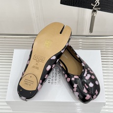 MaisonMargiela|MM6马吉拉复古分趾玛丽珍凉鞋MaisonMargiela又又又放大招啦! MaisonMargiela|MM6马吉拉复古分趾玛丽珍凉鞋MaisonMargiela又又又放大招啦!