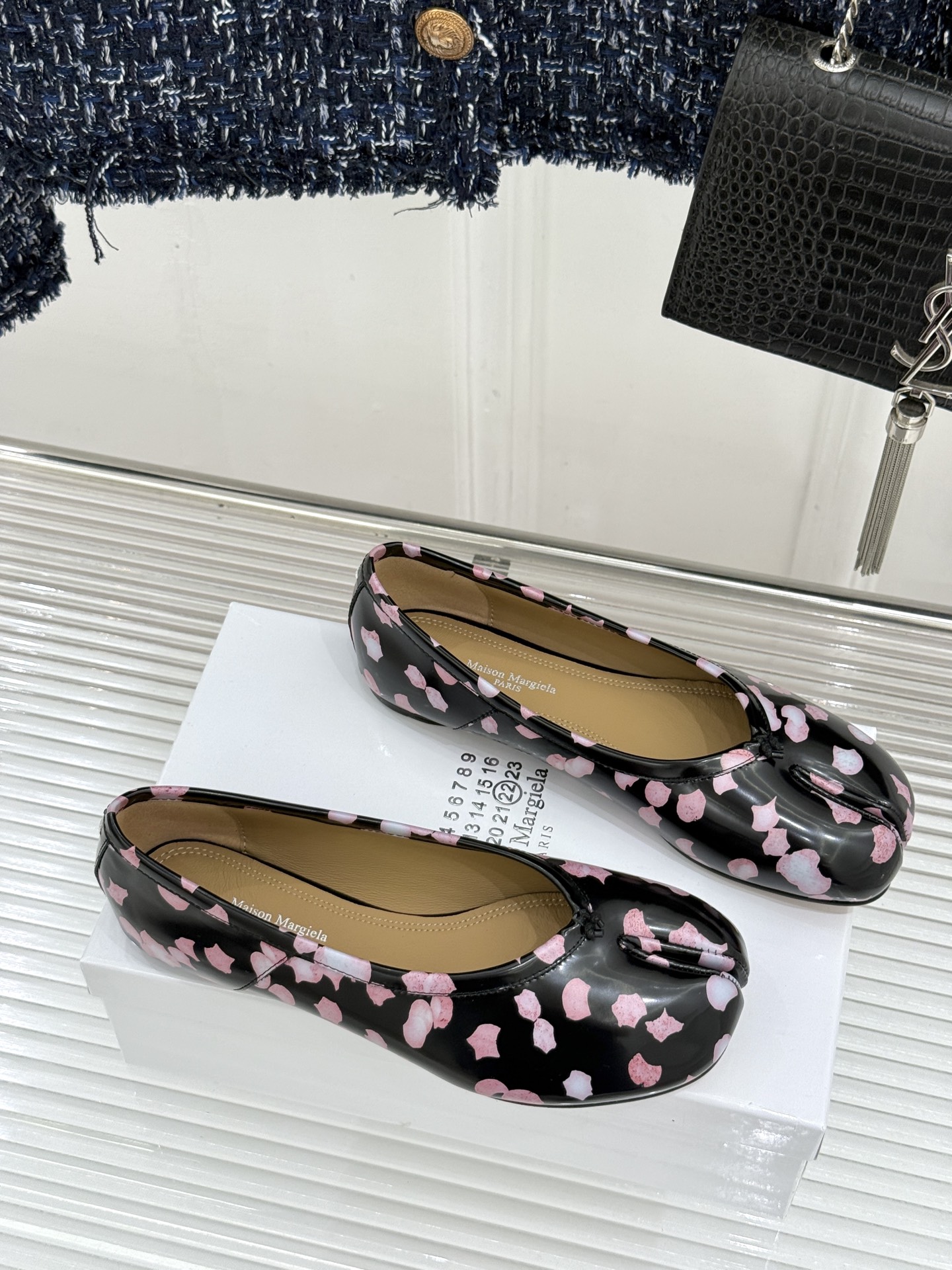 MaisonMargiela|MM6马吉拉复古分趾玛丽珍凉鞋MaisonMargiela又又又放大招啦! MaisonMargiela|MM6马吉拉复古分趾玛丽珍凉鞋MaisonMargiela又又又放大招啦!