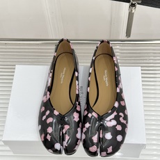 MaisonMargiela|MM6马吉拉复古分趾玛丽珍凉鞋MaisonMargiela又又又放大招啦! MaisonMargiela|MM6马吉拉复古分趾玛丽珍凉鞋MaisonMargiela又又又放大招啦!