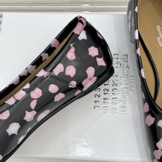 MaisonMargiela|MM6马吉拉复古分趾玛丽珍凉鞋MaisonMargiela又又又放大招啦! MaisonMargiela|MM6马吉拉复古分趾玛丽珍凉鞋MaisonMargiela又又又放大招啦!