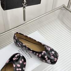 MaisonMargiela|MM6马吉拉复古分趾玛丽珍凉鞋MaisonMargiela又又又放大招啦! MaisonMargiela|MM6马吉拉复古分趾玛丽珍凉鞋MaisonMargiela又又又放大招啦!