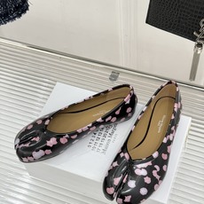 MaisonMargiela|MM6马吉拉复古分趾玛丽珍凉鞋MaisonMargiela又又又放大招啦! MaisonMargiela|MM6马吉拉复古分趾玛丽珍凉鞋MaisonMargiela又又又放大招啦!