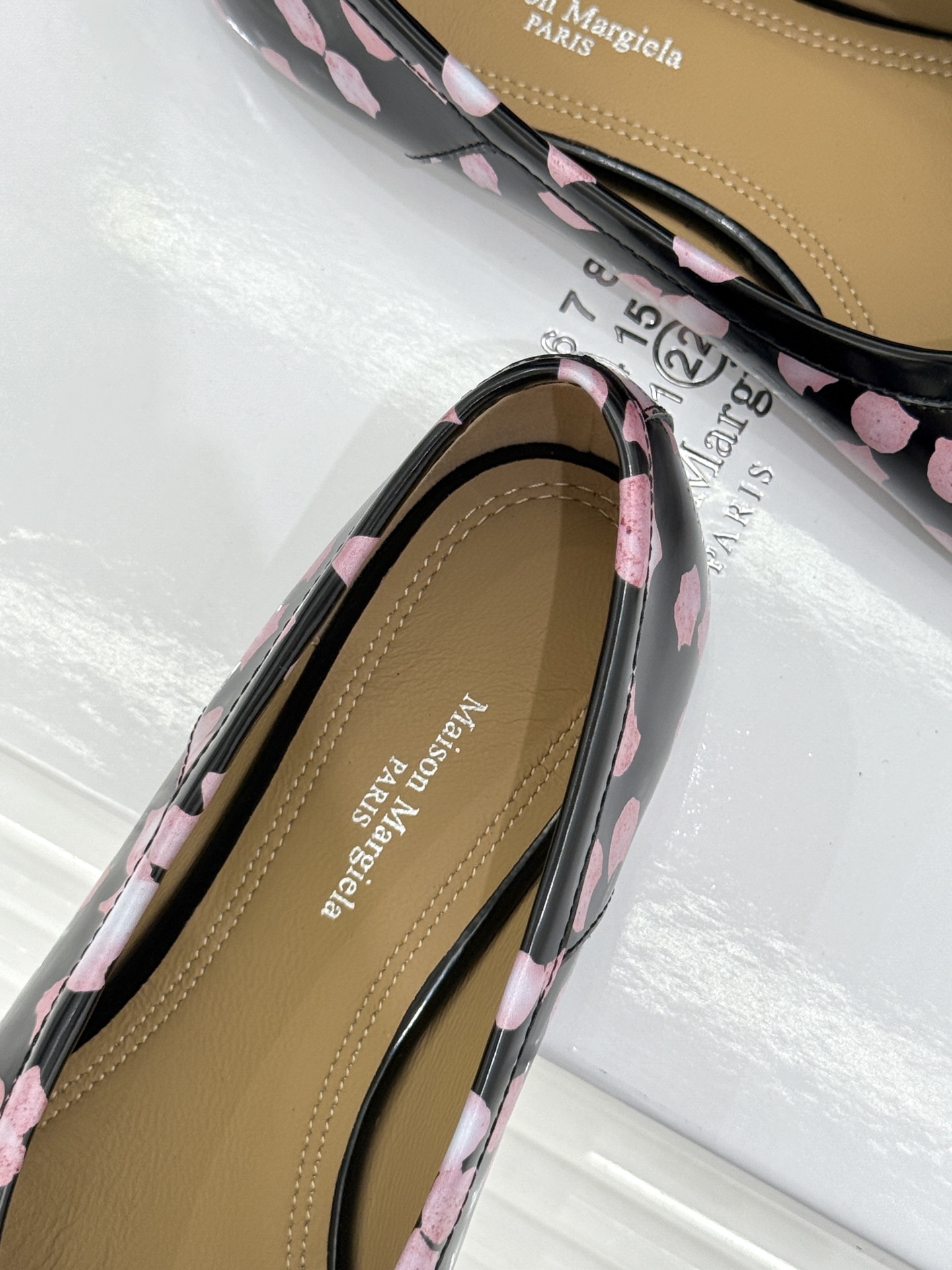 MaisonMargiela|MM6马吉拉复古分趾玛丽珍凉鞋MaisonMargiela又又又放大招啦! MaisonMargiela|MM6马吉拉复古分趾玛丽珍凉鞋MaisonMargiela又又又放大招啦!