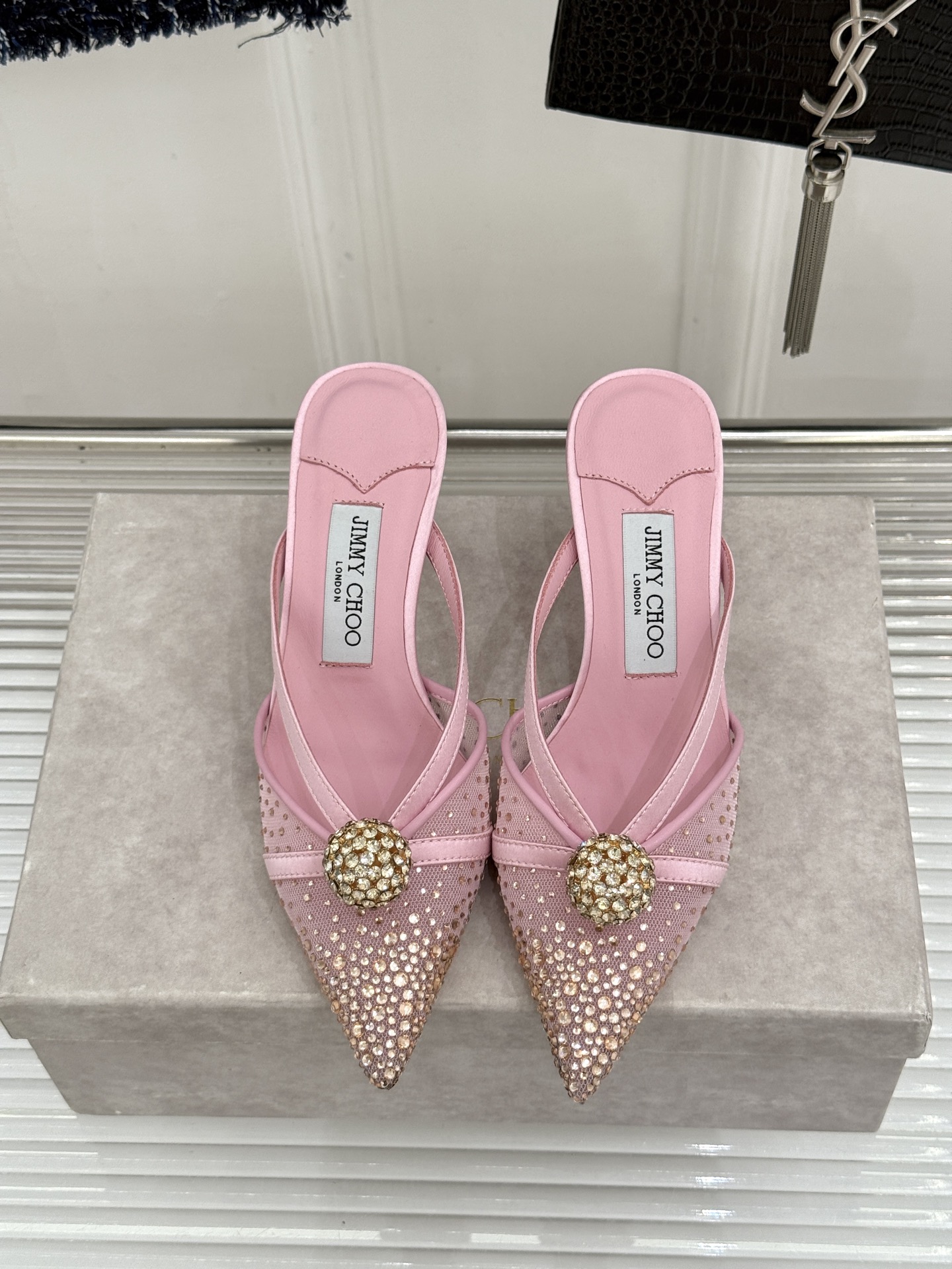 Jimmy Choo/吉米周26WF新品水钻球网纱尖头高跟凉鞋谁能拒绝一双自带星光的JC!这款水钻网纱鞋 Jimmy Choo/吉米周26WF新品水钻球网纱尖头高跟凉鞋谁能拒绝一双自带星光的JC!这款水钻网纱鞋
