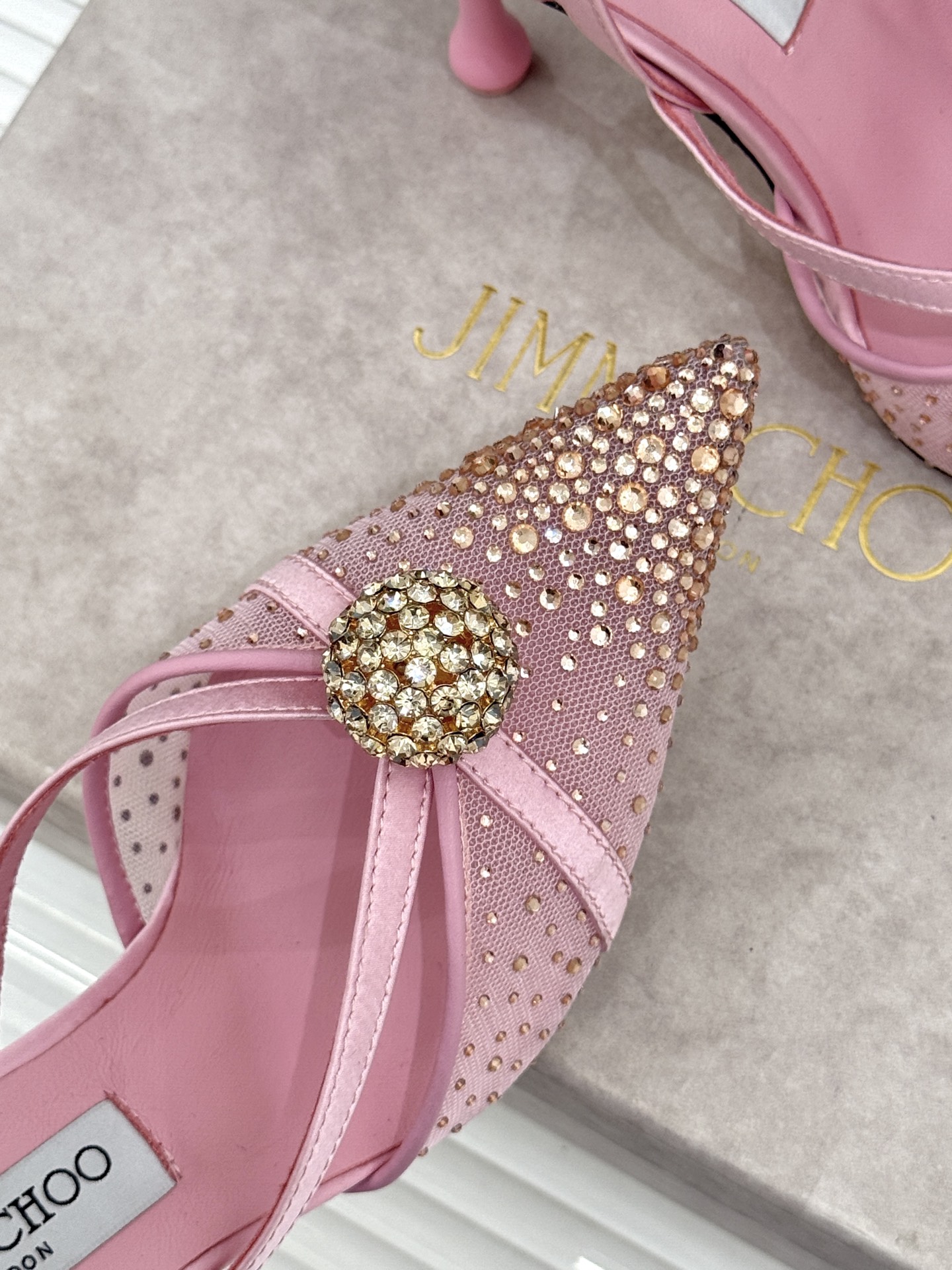 Jimmy Choo/吉米周26WF新品水钻球网纱尖头高跟凉鞋谁能拒绝一双自带星光的JC!这款水钻网纱鞋 Jimmy Choo/吉米周26WF新品水钻球网纱尖头高跟凉鞋谁能拒绝一双自带星光的JC!这款水钻网纱鞋