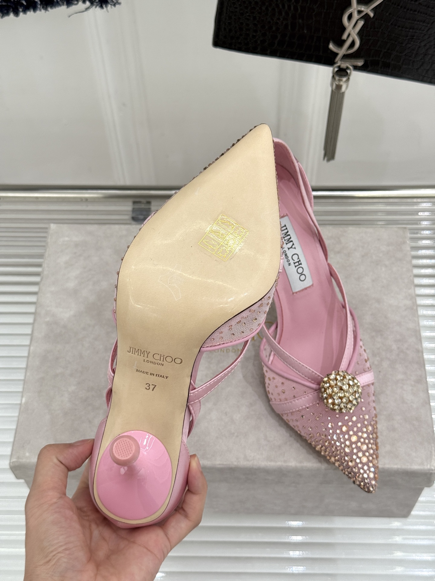 Jimmy Choo/吉米周26WF新品水钻球网纱尖头高跟凉鞋谁能拒绝一双自带星光的JC!这款水钻网纱鞋 Jimmy Choo/吉米周26WF新品水钻球网纱尖头高跟凉鞋谁能拒绝一双自带星光的JC!这款水钻网纱鞋