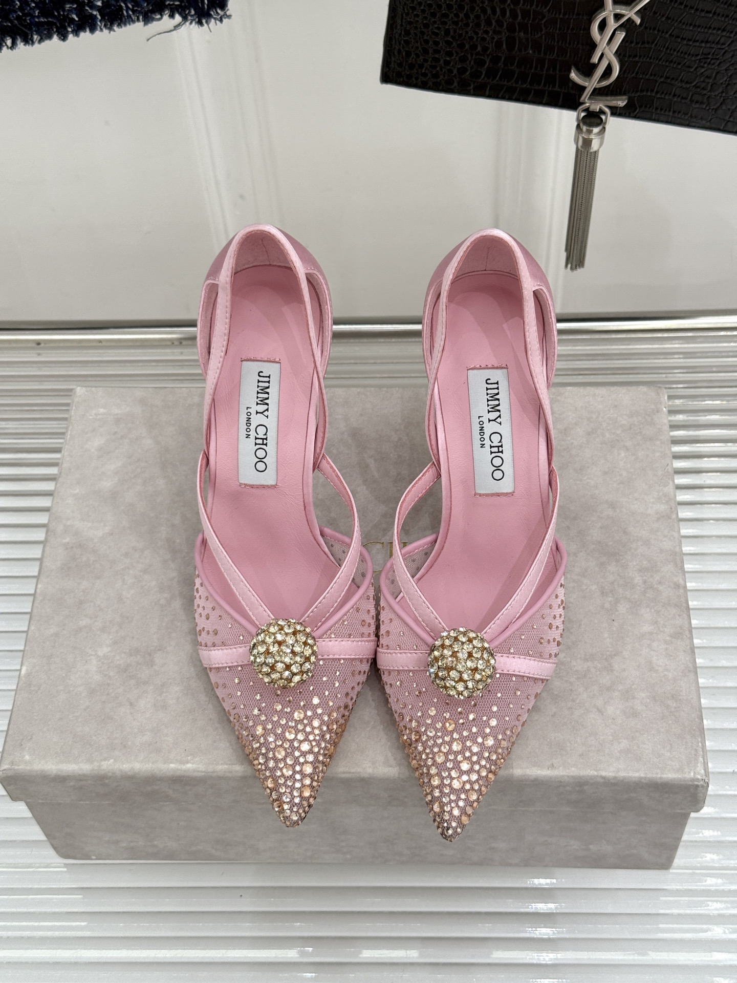 Jimmy Choo/吉米周26WF新品水钻球网纱尖头高跟凉鞋谁能拒绝一双自带星光的JC!这款水钻网纱鞋 Jimmy Choo/吉米周26WF新品水钻球网纱尖头高跟凉鞋谁能拒绝一双自带星光的JC!这款水钻网纱鞋