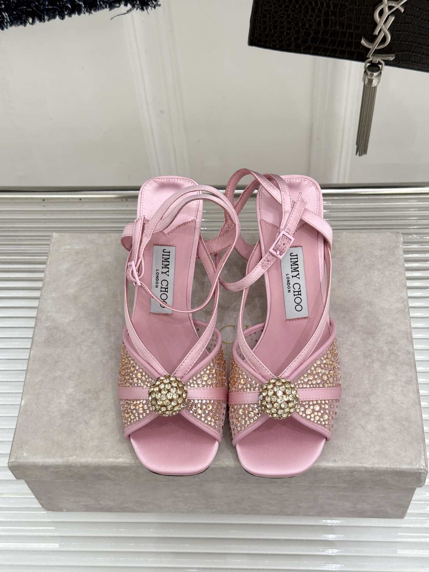 Jimmy Choo/吉米周26WF新品水钻球网纱方头高跟凉鞋璀璨水钻球缀于足间通透网纱轻裹纤纤玉足方头