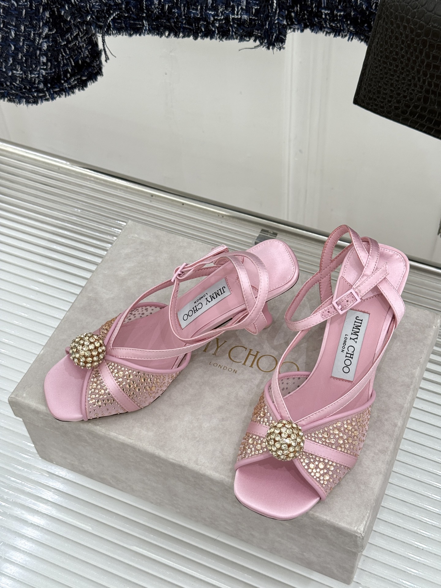 Jimmy Choo/吉米周26WF新品水钻球网纱方头高跟凉鞋璀璨水钻球缀于足间通透网纱轻裹纤纤玉足方头
