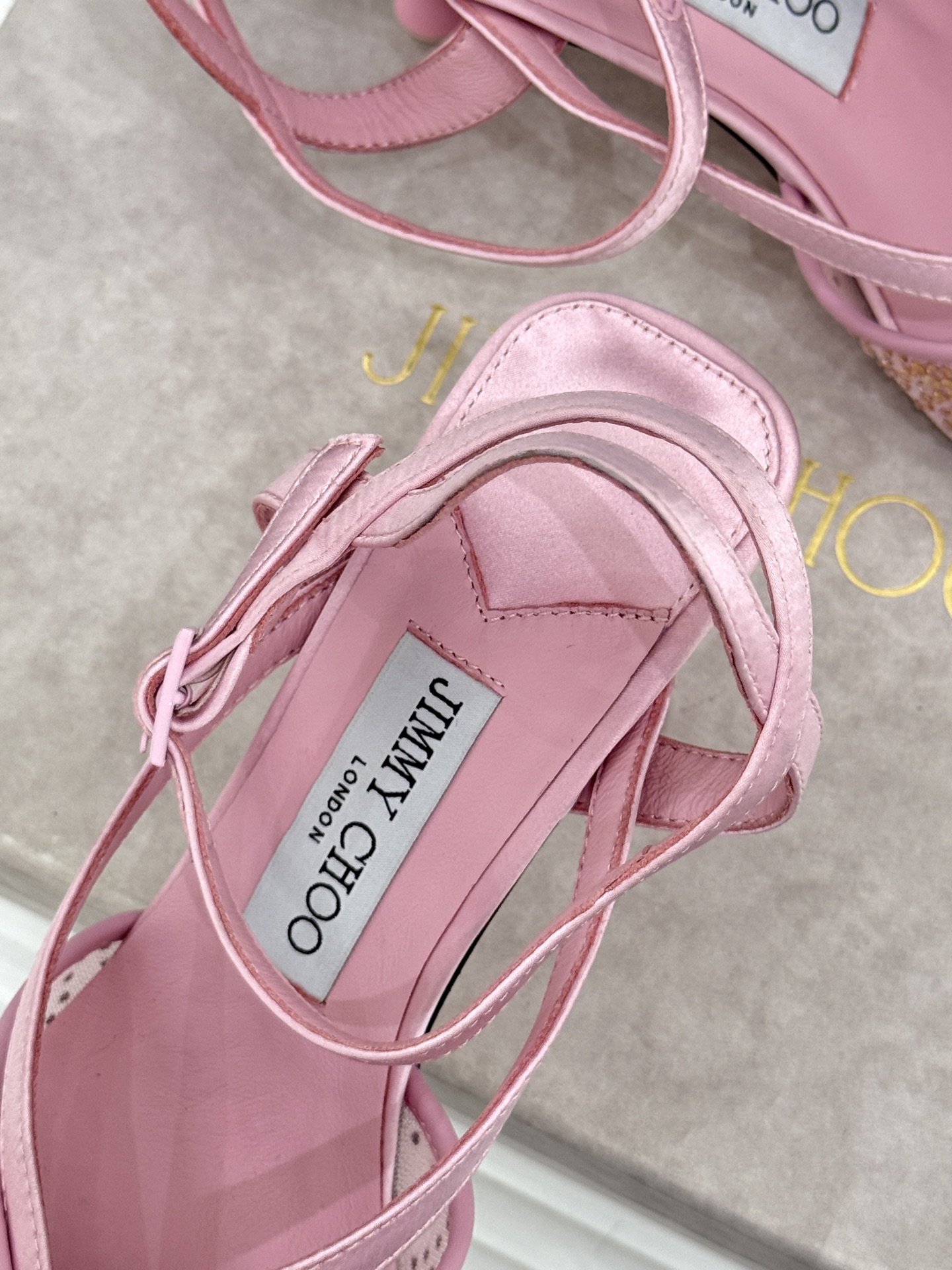 Jimmy Choo/吉米周26WF新品水钻球网纱方头高跟凉鞋璀璨水钻球缀于足间通透网纱轻裹纤纤玉足方头