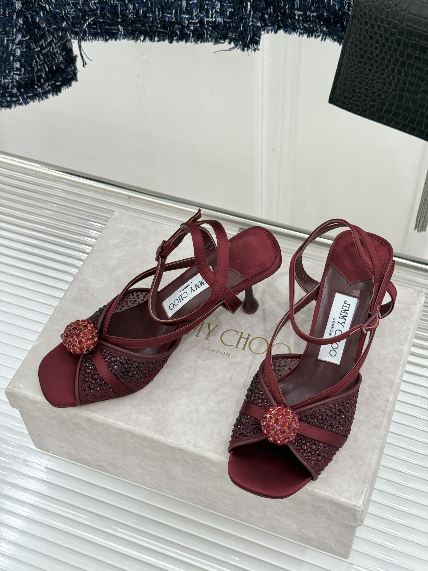 Jimmy Choo/吉米周26WF新品水钻球网纱方头高跟凉鞋璀璨水钻球缀于足间通透网纱轻裹纤纤玉足方头
