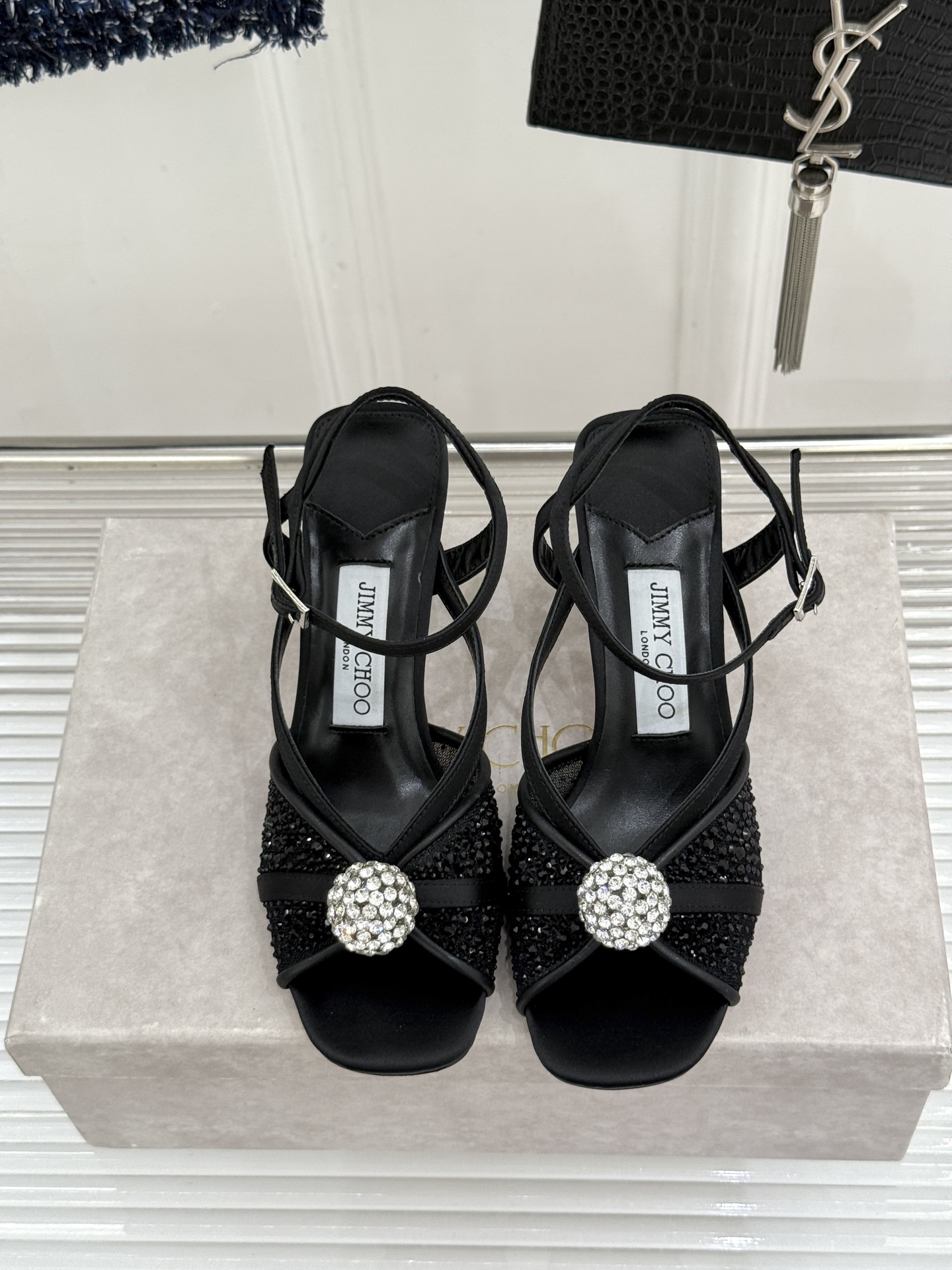 Jimmy Choo/吉米周26WF新品水钻球网纱方头高跟凉鞋璀璨水钻球缀于足间通透网纱轻裹纤纤玉足方头 Jimmy Choo/吉米周26WF新品水钻球网纱方头高跟凉鞋璀璨水钻球缀于足间通透网纱轻裹纤纤玉足方头