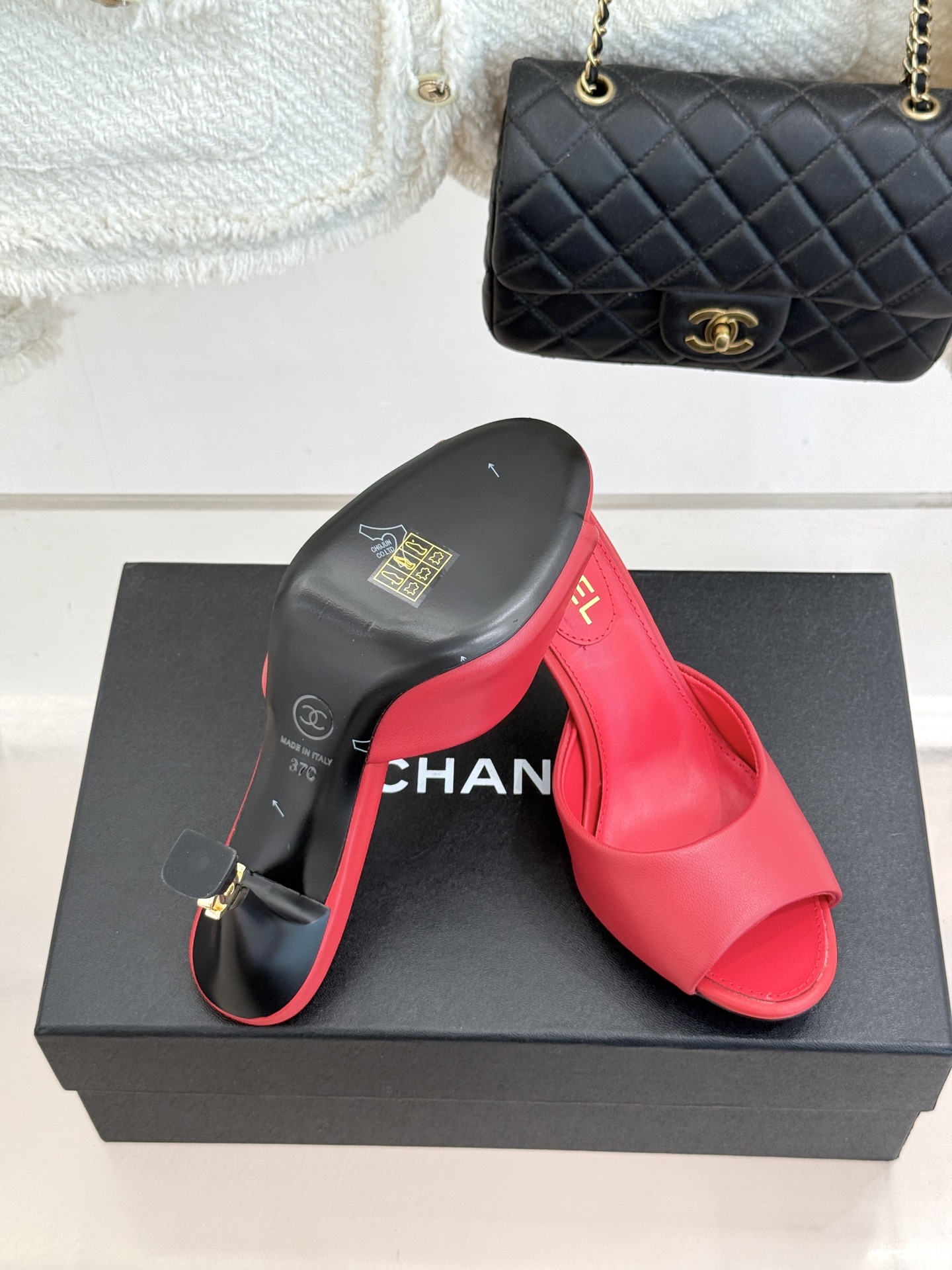 CHANE*|小香26A新品极简一字带金属双C跟高跟拖鞋一字带勾勒足尖利落线条金属双C鞋跟是灵魂所在细高 CHANE*|小香26A新品极简一字带金属双C跟高跟拖鞋一字带勾勒足尖利落线条金属双C鞋跟是灵魂所在细高