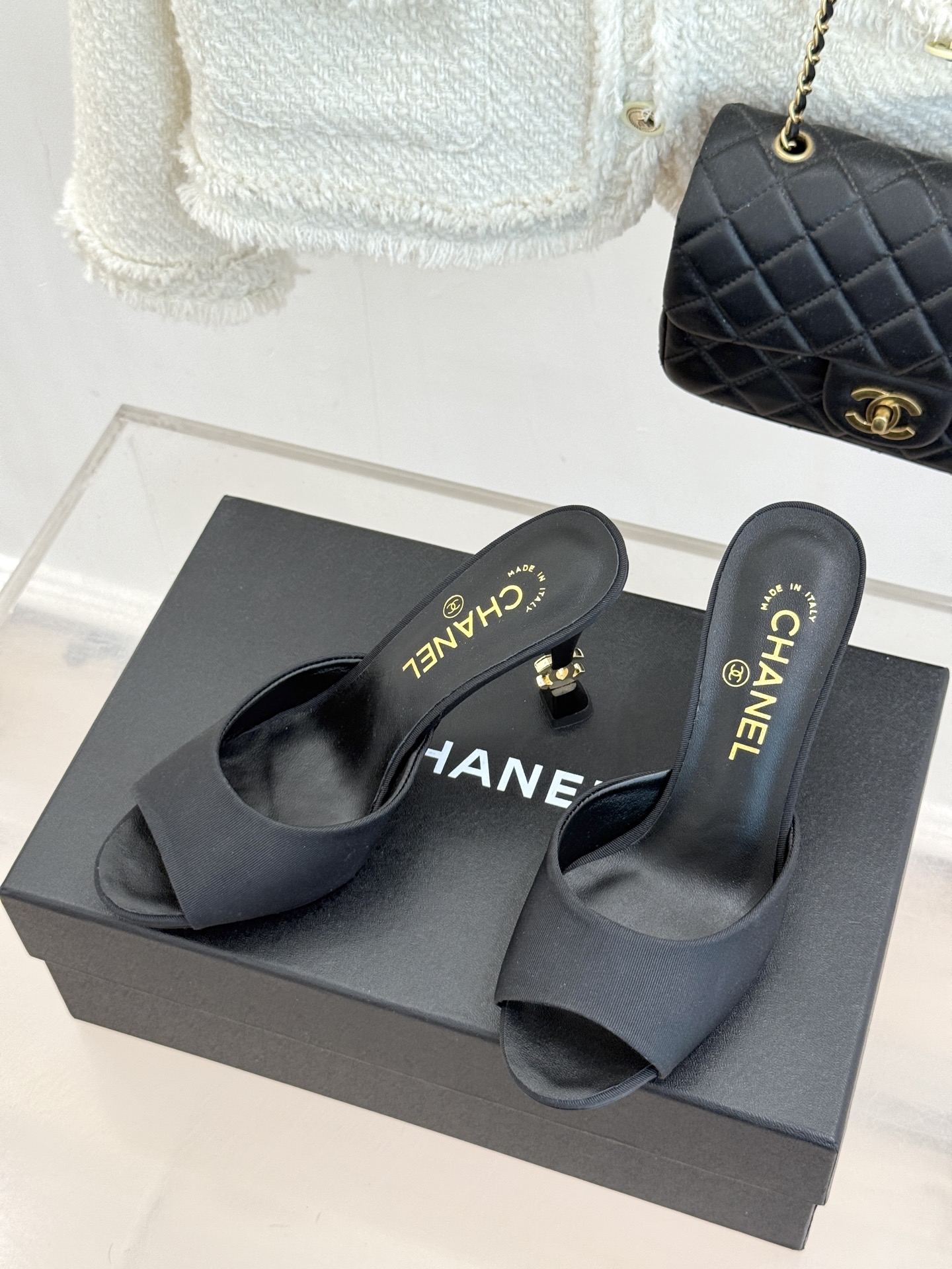 CHANE*｜小香26A新品极简一字带金属双C跟高跟拖鞋一字带勾勒足尖利落线条金属双C鞋跟是灵魂所在细高