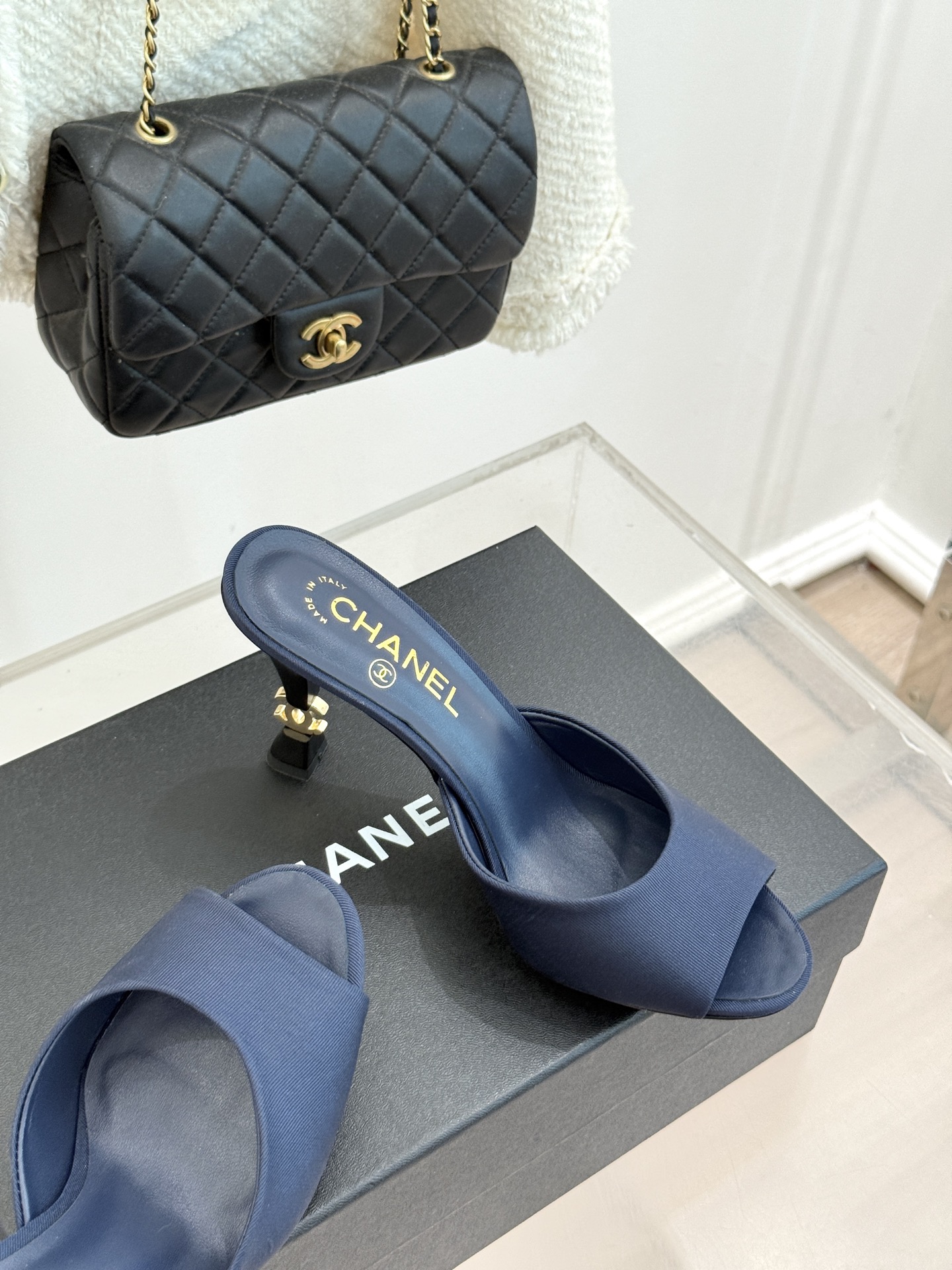 CHANE*｜小香26A新品极简一字带金属双C跟高跟拖鞋一字带勾勒足尖利落线条金属双C鞋跟是灵魂所在细高