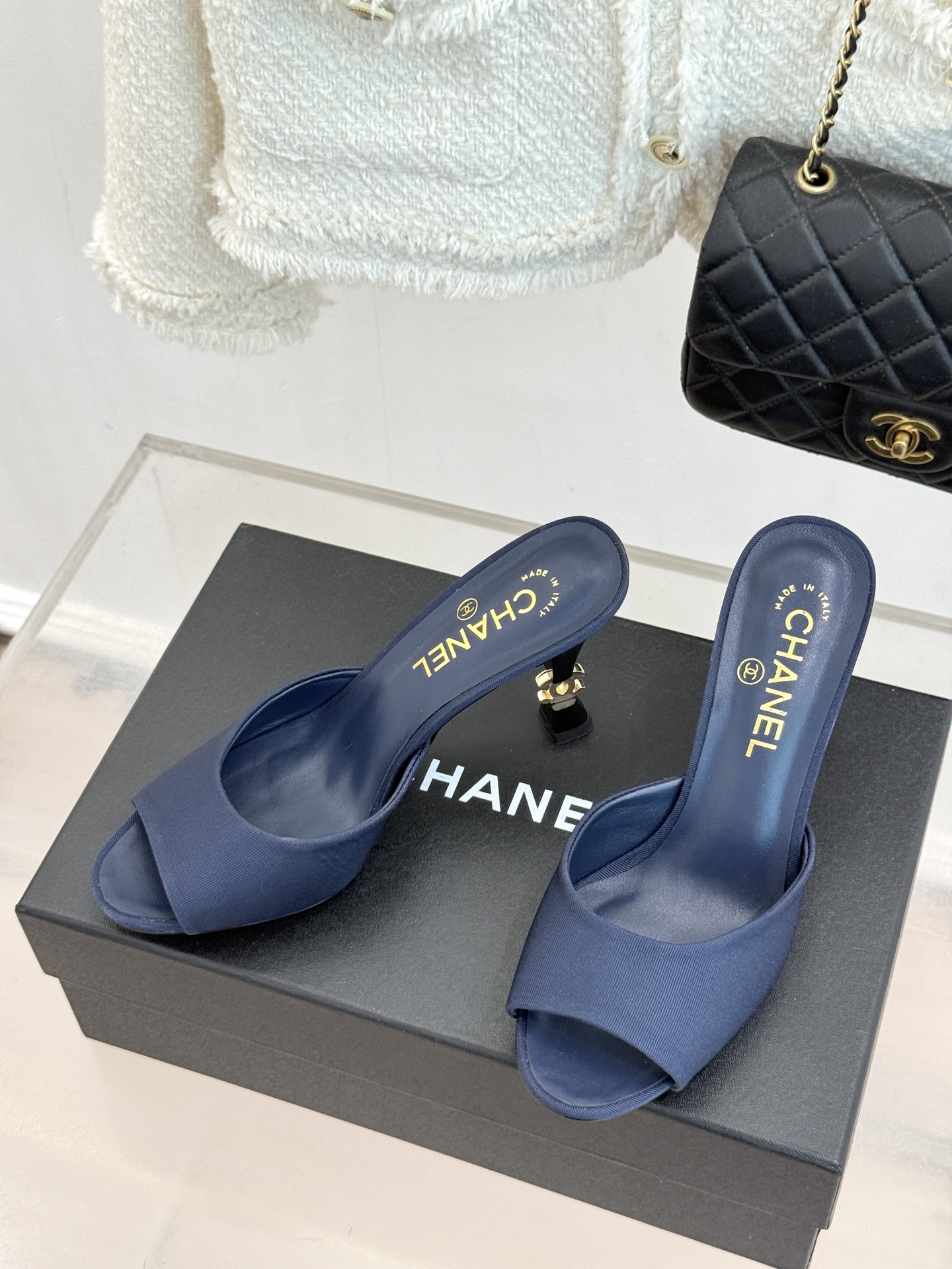 CHANE*｜小香26A新品极简一字带金属双C跟高跟拖鞋一字带勾勒足尖利落线条金属双C鞋跟是灵魂所在细高
