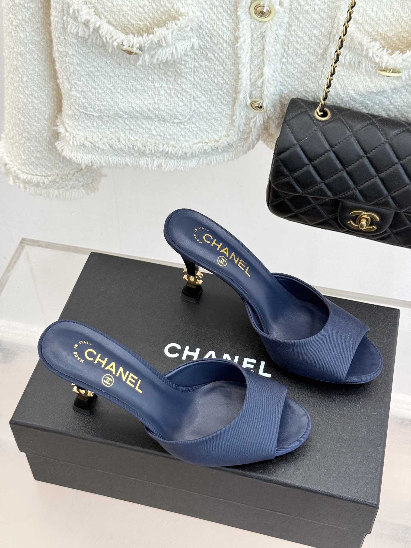 CHANE*｜小香26A新品极简一字带金属双C跟高跟拖鞋一字带勾勒足尖利落线条金属双C鞋跟是灵魂所在细高