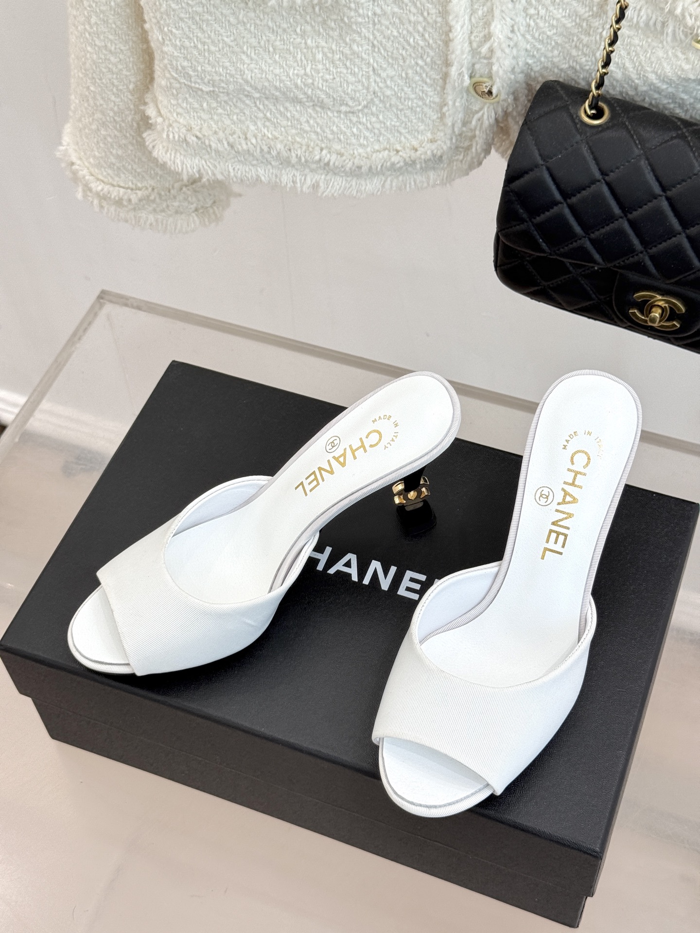 CHANE*|小香26A新品极简一字带金属双C跟高跟拖鞋一字带勾勒足尖利落线条金属双C鞋跟是灵魂所在细高 CHANE*|小香26A新品极简一字带金属双C跟高跟拖鞋一字带勾勒足尖利落线条金属双C鞋跟是灵魂所在细高