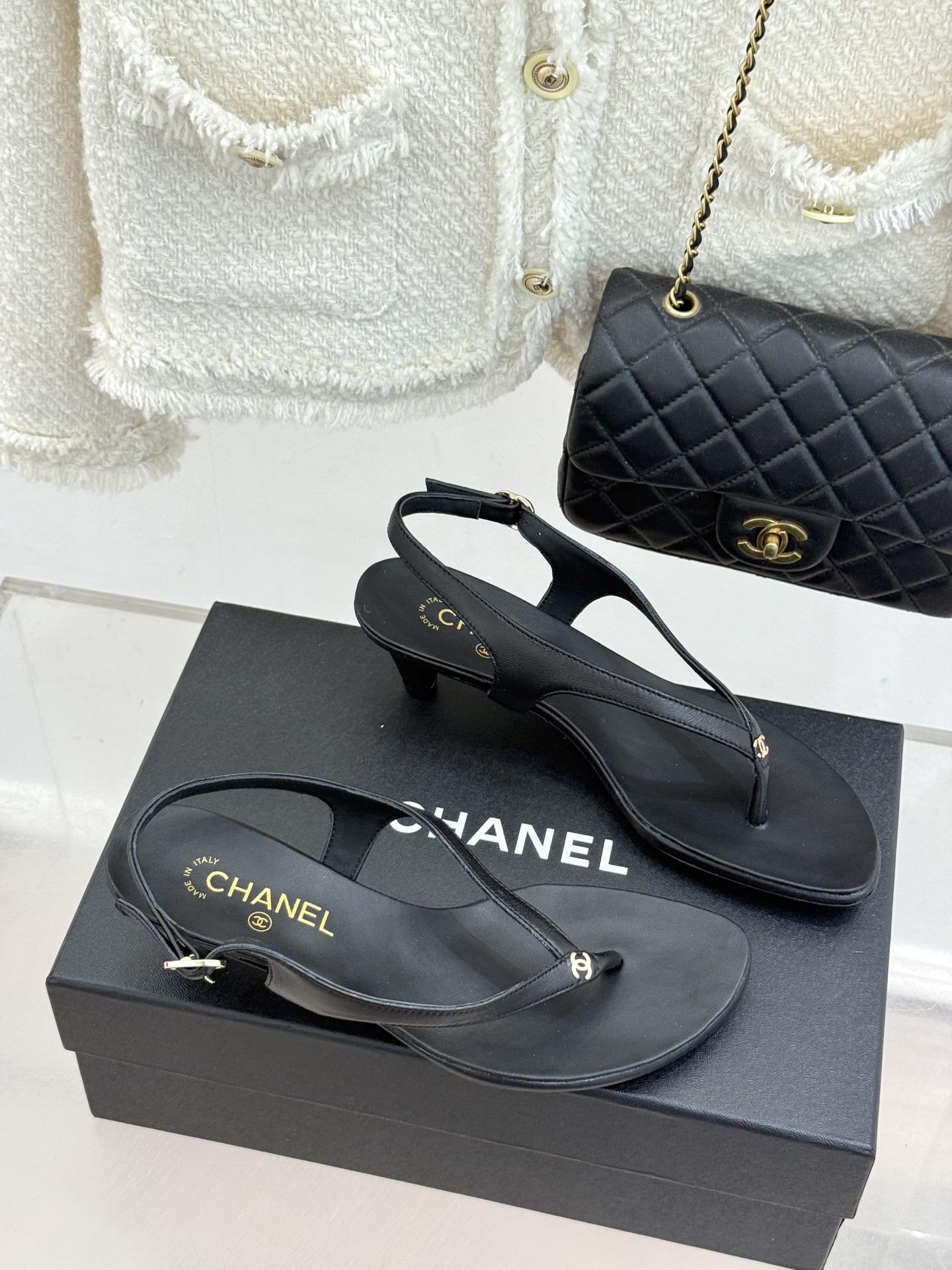 CHANE*｜小香26A新品双C夹脚高跟人字拖鞋谁懂啊这双美到心巴细高跟秒变漫画腿迷你双C闪得刚刚好小羊