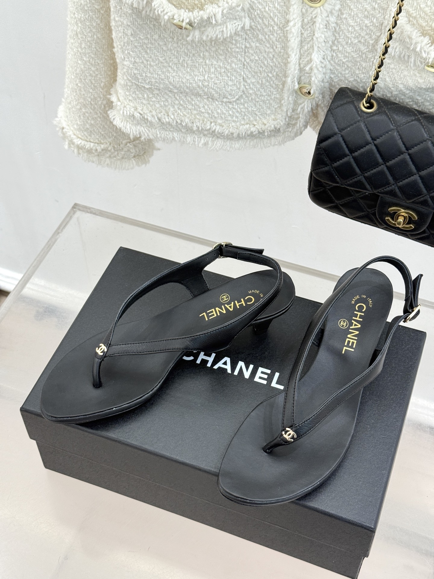 CHANE*｜小香26A新品双C夹脚高跟人字拖鞋谁懂啊这双美到心巴细高跟秒变漫画腿迷你双C闪得刚刚好小羊
