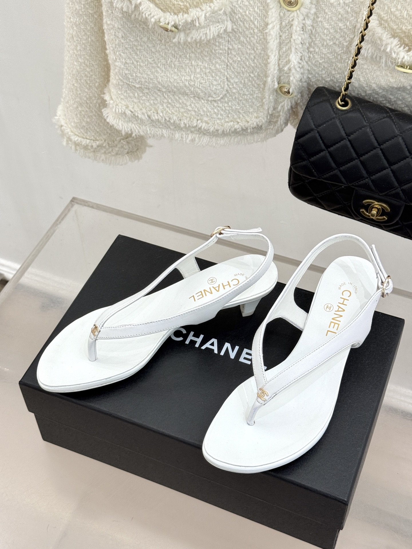 CHANE*|小香26A新品双C夹脚高跟人字拖鞋谁懂啊这双美到心巴细高跟秒变漫画腿迷你双C闪得刚刚好小羊 CHANE*|小香26A新品双C夹脚高跟人字拖鞋谁懂啊这双美到心巴细高跟秒变漫画腿迷你双C闪得刚刚好小羊