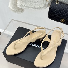 CHANE*|小香26A新品双C夹脚高跟人字拖鞋谁懂啊这双美到心巴细高跟秒变漫画腿迷你双C闪得刚刚好小羊 CHANE*|小香26A新品双C夹脚高跟人字拖鞋谁懂啊这双美到心巴细高跟秒变漫画腿迷你双C闪得刚刚好小羊