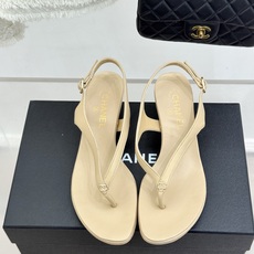 CHANE*|小香26A新品双C夹脚高跟人字拖鞋谁懂啊这双美到心巴细高跟秒变漫画腿迷你双C闪得刚刚好小羊 CHANE*|小香26A新品双C夹脚高跟人字拖鞋谁懂啊这双美到心巴细高跟秒变漫画腿迷你双C闪得刚刚好小羊