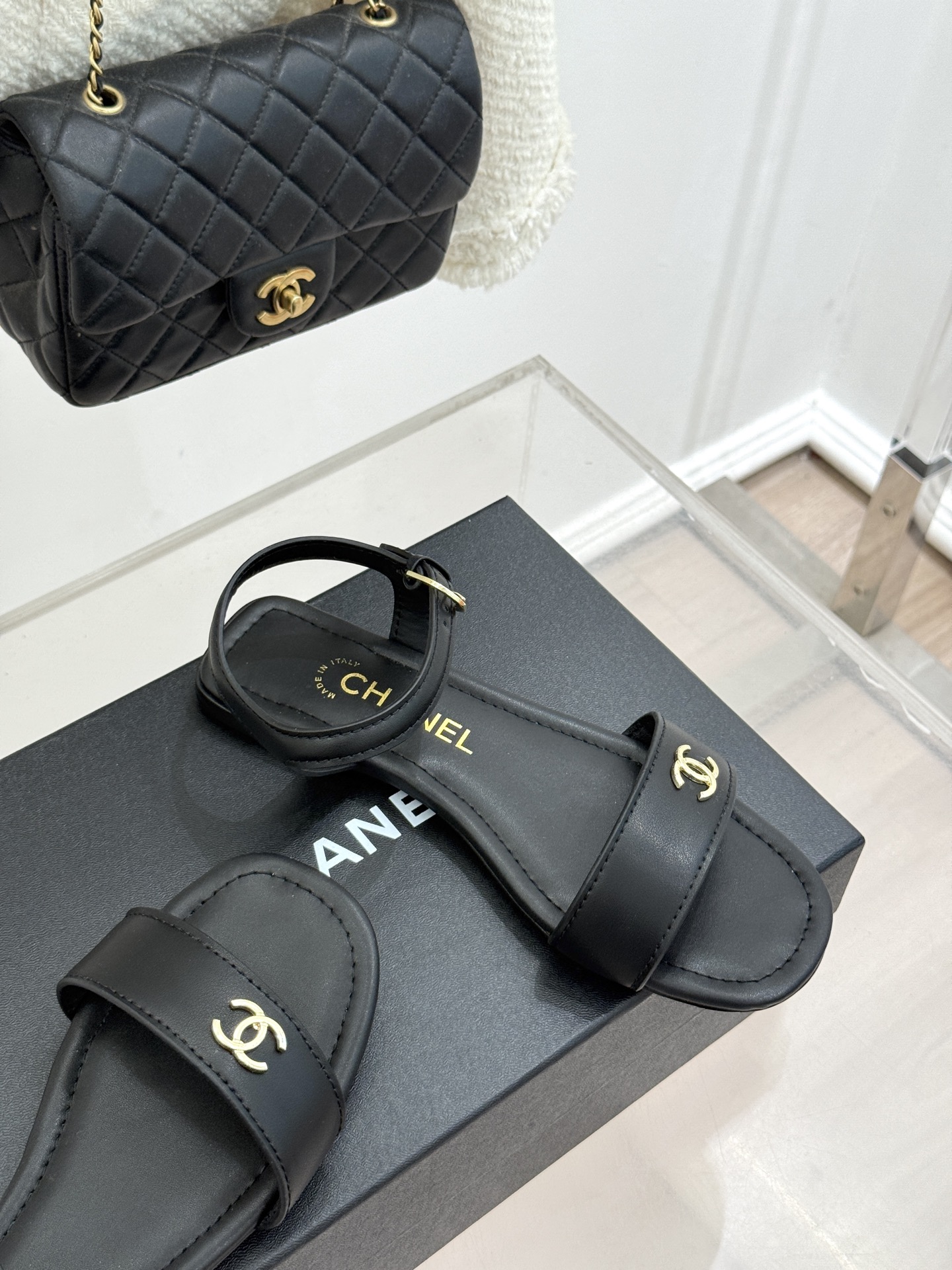 CHANE*｜小香26A新品金属双C一字带平底凉鞋CHANE*｜小香26A早春神款金属双C一字带平底凉鞋