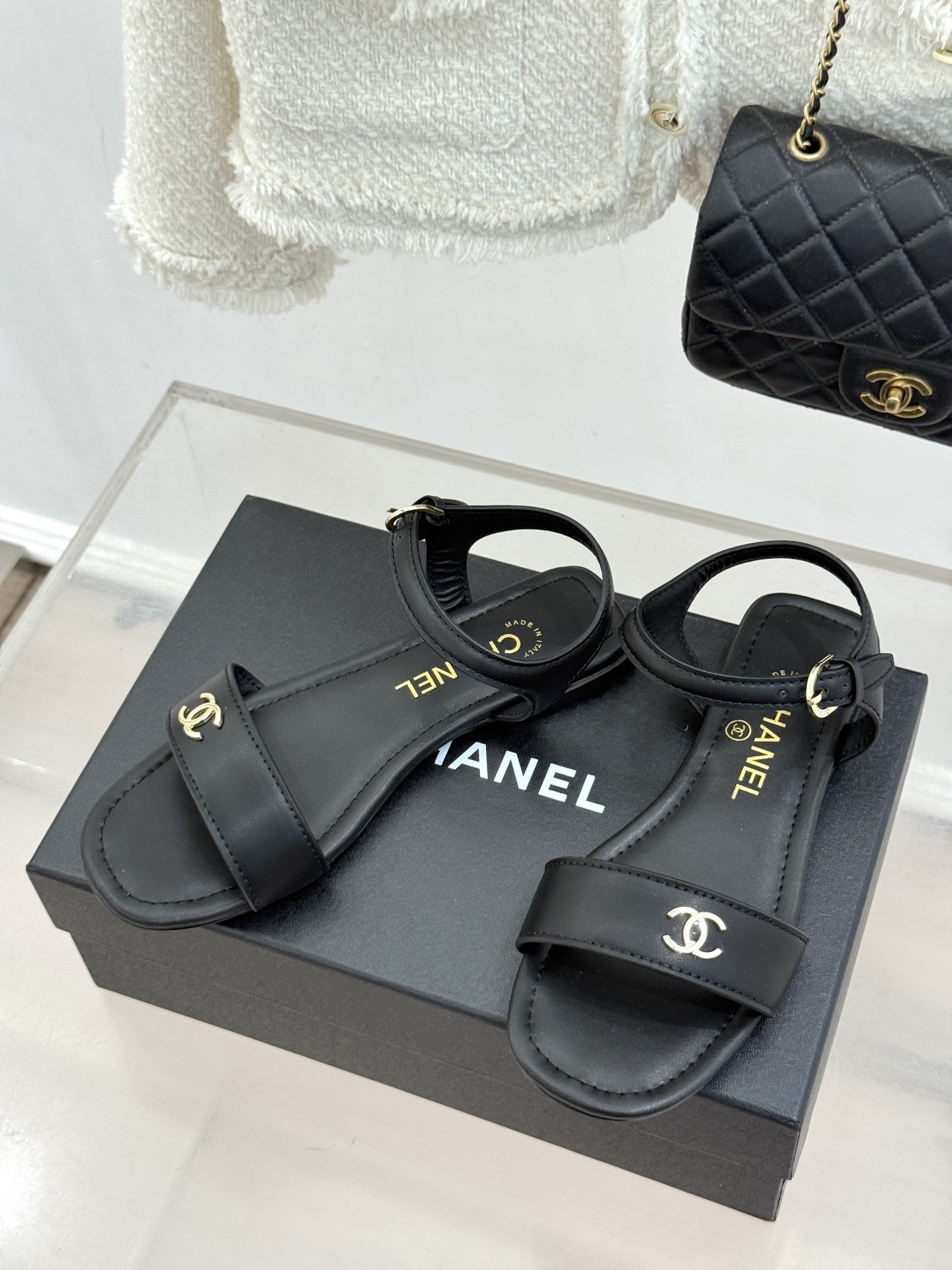 CHANE*｜小香26A新品金属双C一字带平底凉鞋CHANE*｜小香26A早春神款金属双C一字带平底凉鞋