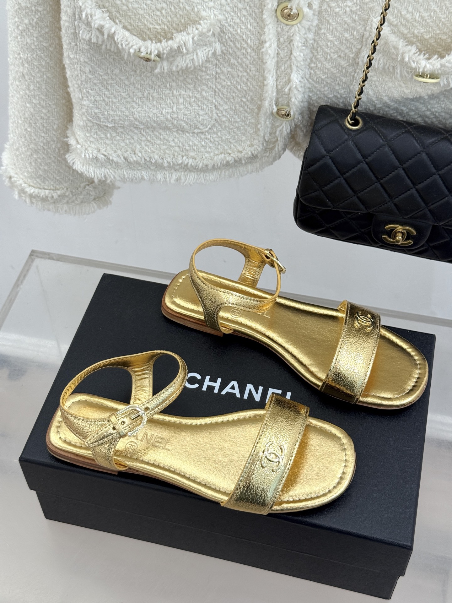 CHANE*｜小香26A新品金属双C一字带平底凉鞋CHANE*｜小香26A早春神款金属双C一字带平底凉鞋