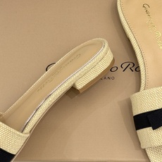 Gianvito Rossi 26WF新品一字带蝴蝶结高跟拖鞋缎面蝴蝶结轻落足尖一字带勾勒纤细脚踝圆头剪 Gianvito Rossi 26WF新品一字带蝴蝶结高跟拖鞋缎面蝴蝶结轻落足尖一字带勾勒纤细脚踝圆头剪